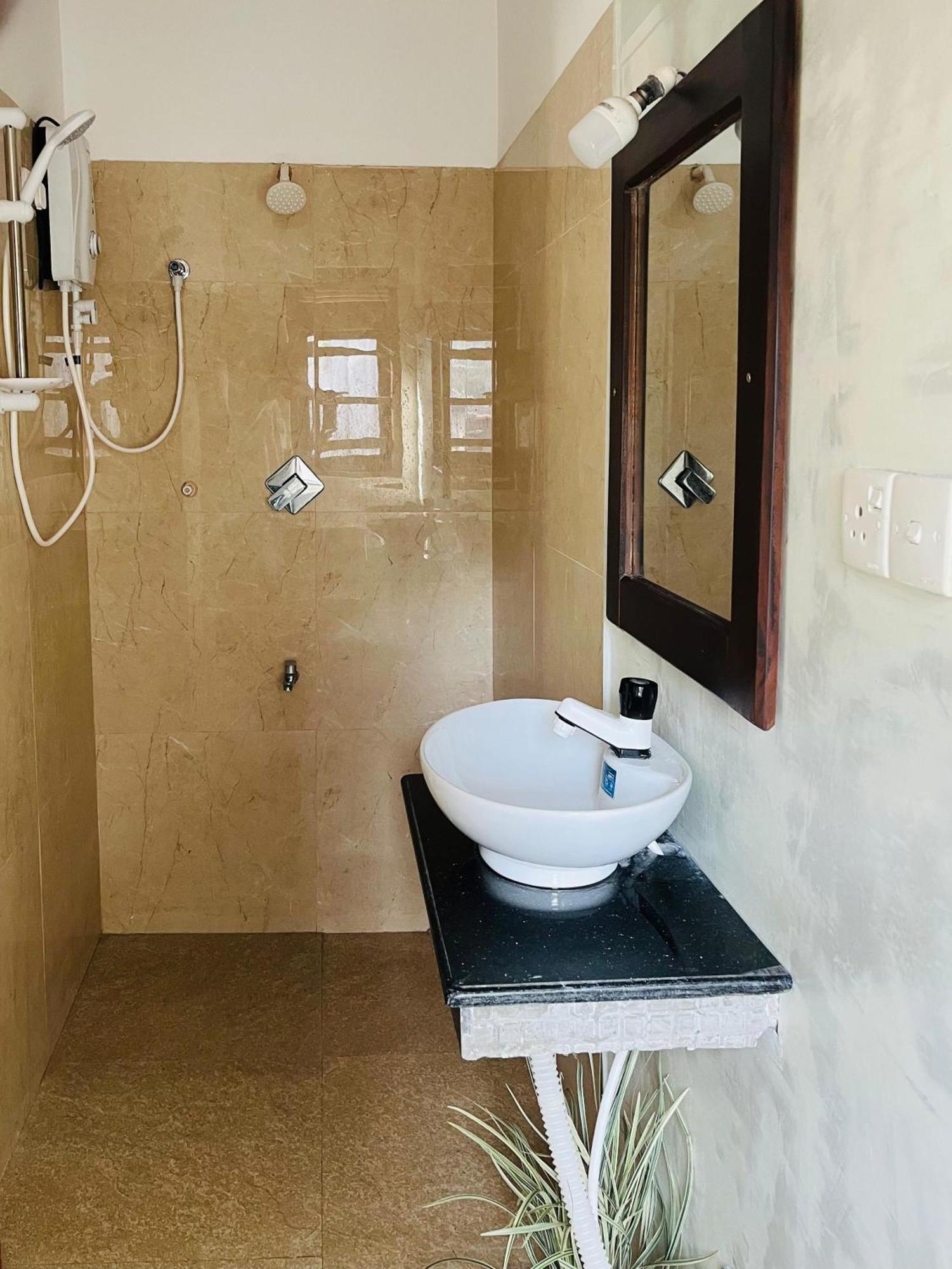 Tropical Vibes - Kathaluwa Apartman Ahangama Kültér fotó